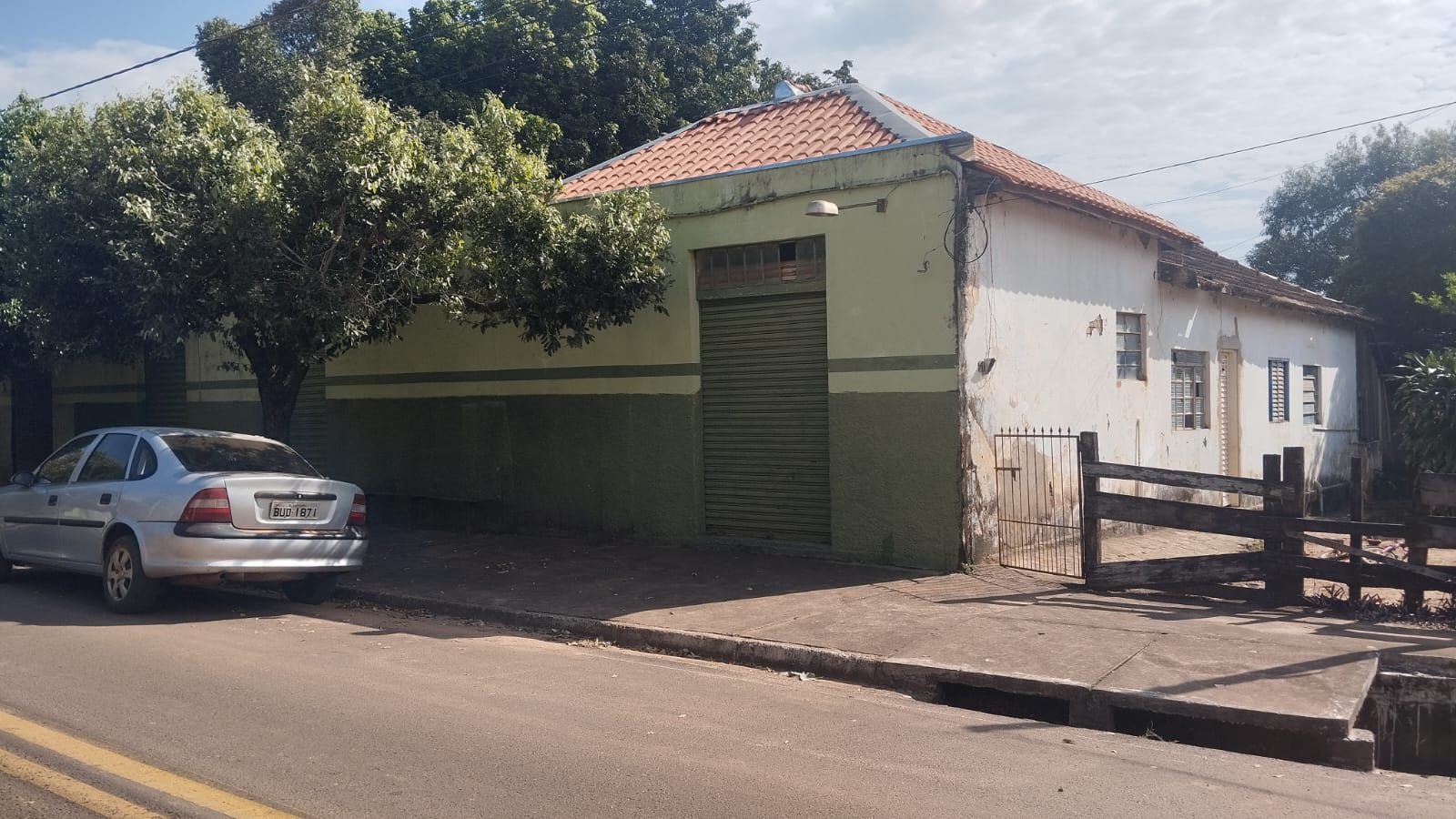 Prédio Comercial – Atlantida – Distrito de Flórida Pta – R$ 250.000,00